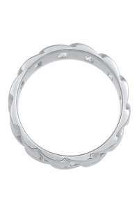 Anello in argento con design a bordo scallopato, superficie liscia e forma arrotondata. L'interno è lucidato, migliorando la brillantezza e i dettagli complessivi.