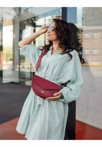 VUCH TRICIA - Taška s příčným popruhem - wine red
