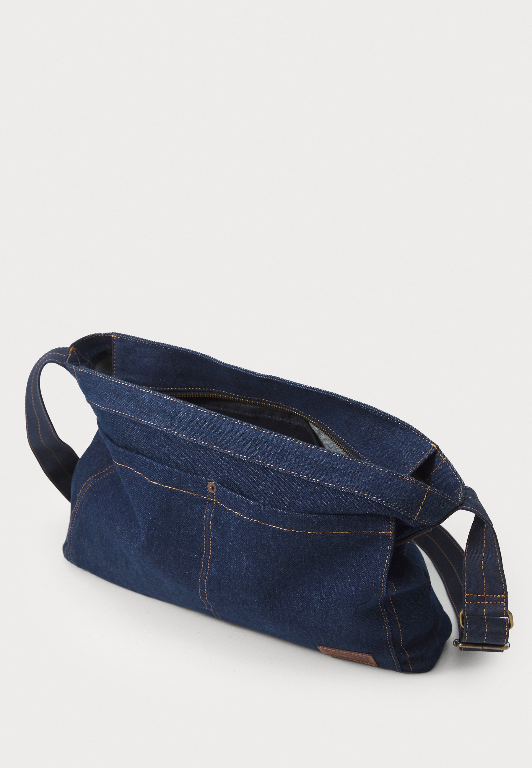 Levi's® HERITAGE MESSENGER UNISEX - Cross body bag - indigo rinse