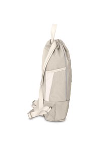 Zaino con cordoncino in tessuto grigio chiaro con una superficie texture. Presenta spallacci regolabili e una tasca laterale in rete con un accento bianco.