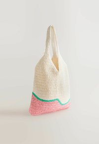 Sac fourre-tout tissé en crème avec une base rose. Présente des accents courbes verts et blancs. Texture douce avec des sangles d'épaule robustes.