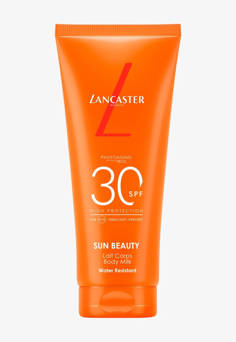 Lancaster Sun Beauty SPF 30 vannavstøtende solmelk til kroppen i en knall oransje tube med høy beskyttelse mot UVA, UVB, synlig lys og infrarødt.