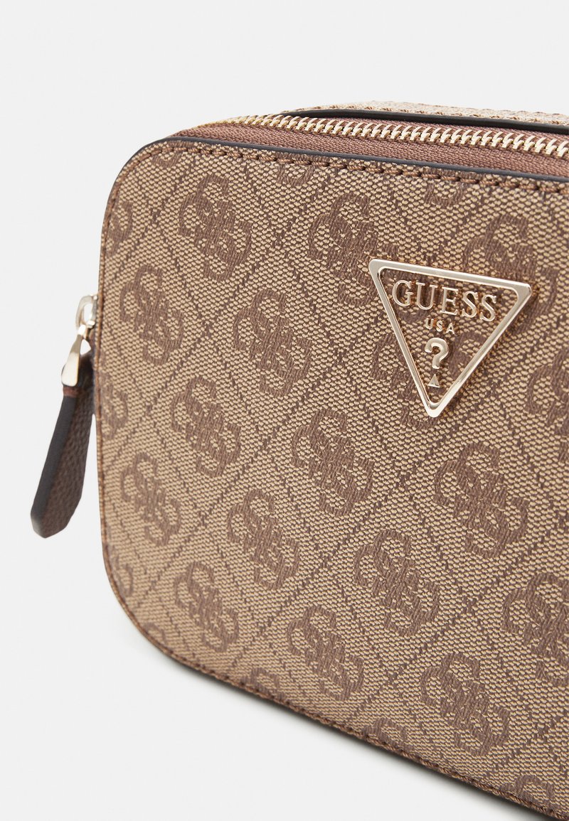 GUESS Noelle Camera Bag | Borsa A Tracolla Donna In Pelle Sintetica | Colore Beige - Foto 11