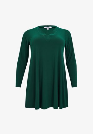 Tunique verte à manches longues en tissu doux et fluide, dotée d'un décolleté en V avec des embellissements décoratifs près des épaules.