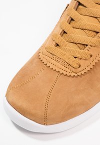 Nike SB Sneakers - brown