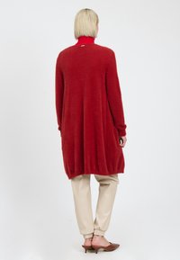 INFLUENCER FLUFFY - Vest - cognac