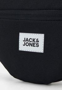 Jack & Jones JACCRIS BUMBAG UNISEX - Diržinis krepšelis - black