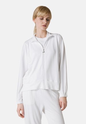 Veste blanche zippée en tissu lisse, dotée d'un col montant, de manches longues et de poignets élastiques, avec une coupe décontractée.