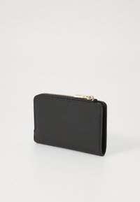 Portafoglio nero realizzato in materiale testurizzato con dettagli in zip dorati. Design slim, forma rettangolare, con una fodera interna liscia.
