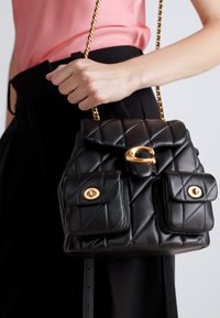 COACH TABBY BACKPACK - Hátizsák - black