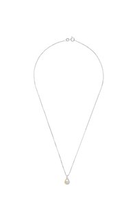 Srebrny naszyjnik z cienkim łańcuszkiem, z zawieszką w kształcie kropli, ozdobioną małym akcentem ze złota żółtego i przejrzystym kamieniem szlachetnym.