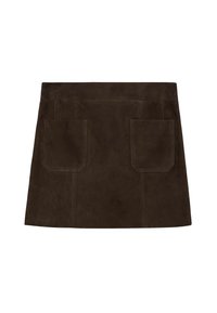 Barna velúr mini szoknya, amely két elülső zsebbel és látható varrási részletekkel rendelkezik. Sima textúra tiszta, egyszerű dizájnnal.