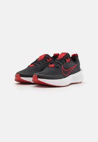 Nike Performance INTERACT RUN - Chaussures de running - black/fire red/anthracite/white/team red