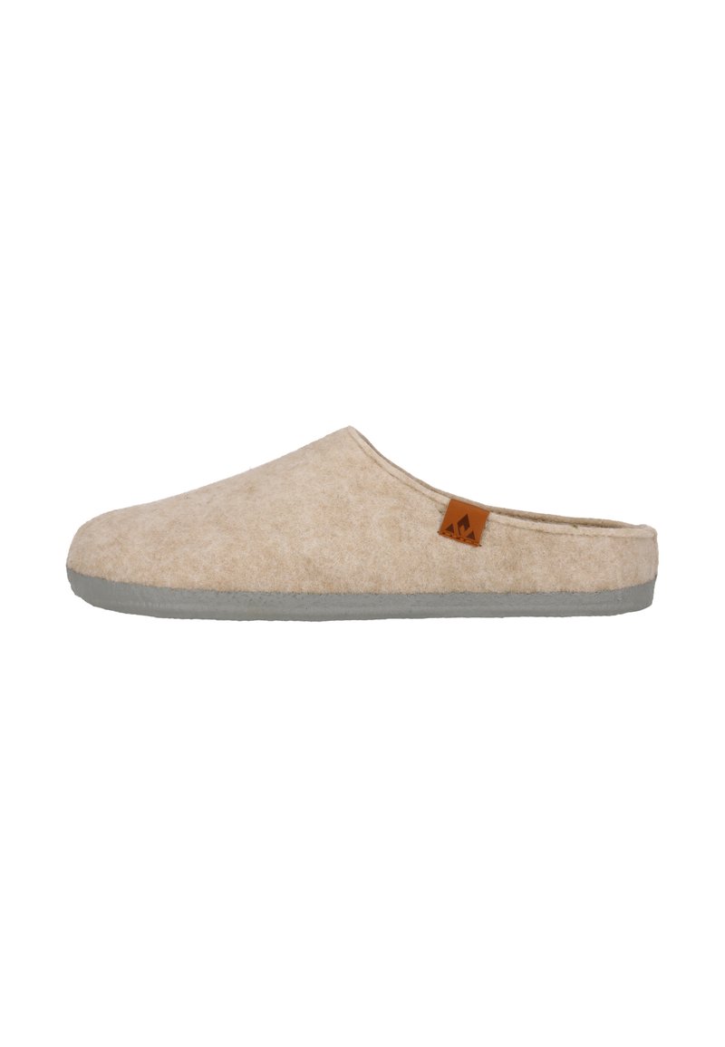 Beige filttoffel med en slät grå sula; rund tå, öppen bak och en liten brun etikett på sidan för varumärkning.