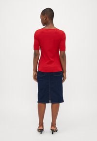 Lauren Ralph Lauren Petite STRETCH COTTON BOATNECK TEE - Navadna majica - festive red