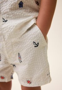 Next Shorts - white