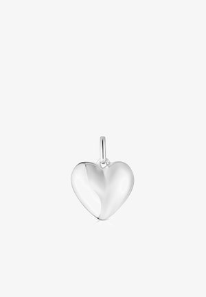 Colgante de plata en forma de corazón con una superficie lisa y pulida y un pequeño lazo para su sujeción. Acabado reflectante con suaves curvas.
