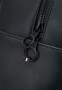 Tommy Hilfiger BACKPACK UNISEX - Sac à dos - black