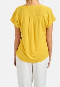 MILANO ITALY Pusero - yellow