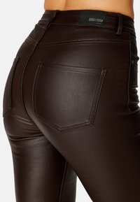 Bubbleroom HIGH WAIST SLIM COATED JEANS - Kalhoty - brown