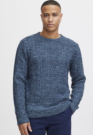 Dunkelblauer gestrickter Pullover mit strukturiertem Muster und gerippten Bündchen sowie Saum. Lange Ärmel mit klassischem Rundhalsausschnitt.