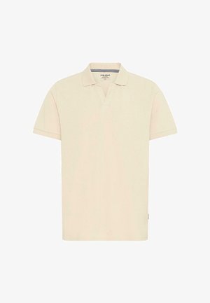 Beež lühikeste varrukatega polo-särk avatud kraega, tagasihoidliku logoga rinnal ja suurus sildil kaeluse sees.