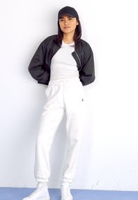 Jordan PANT - Trainingsbroek - sail/black