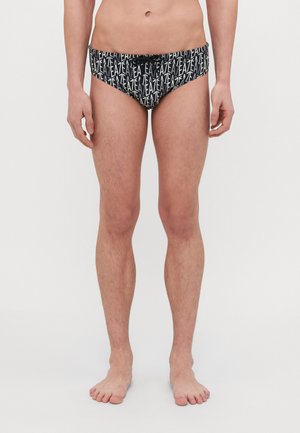 Herren-Schwimmbadehosen aus schwarzem Stoff mit weißem geometrischem Textmuster. Verfügt über ein tief geschnittenes Design und einen elastischen Bund für Komfort.