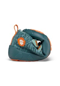 Scarpa blu e arancione con tomaia in maglia texture, suola in gomma, cinturino regolabile e logo sul lato, con linguetta sul tallone.