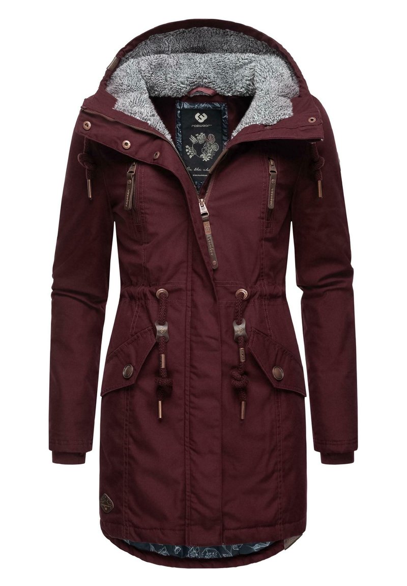 Veste d'extérieur bordeaux avec un intérieur gris peluche, taille à cordon de serrage, plusieurs poches zippées et une capuche. Présente des accents en mat�ériel bronze.