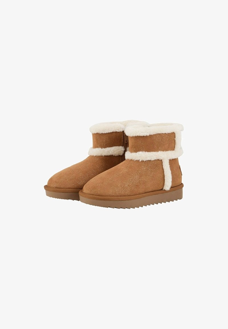Bottines en daim marron avec bordure en fausse fourrure blanche, semelles plates en caoutchouc et fermetures éclair latérales pour un enfilage facile.
