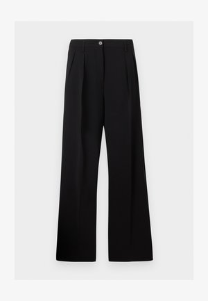 Μαύρο παντελόνι ψηλόμεσο με φαρδιά γραμμή, με πιέτες μπροστά, θηλιές για ζώνη και κούμπωμα με κουμπί στη μέση.