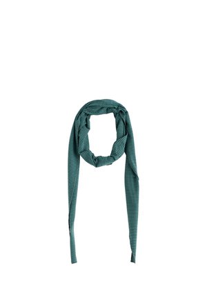 Longue écharpe rayée bleu sarcelle et noir, pliée lâchement avec les extrémités pendant sur un fond blanc.
