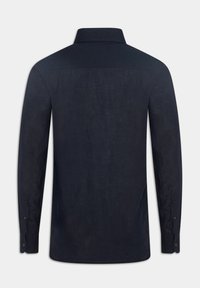 Maglietta a maniche lunghe blu navy realizzata in tessuto testurizzato, con colletto classico e polsini abbottonati con due bottoni su ciascuna manica.