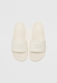 Tommy Jeans FLAG POOL SLIDE - Iešļūcenes - ivory
