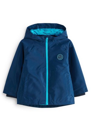 Dziecięca granatowa kurtka z kapturem z jasnoniebieskim zamkiem błyskawicznym, geometrycznym wzorem wewnątrz kaptura i małą emblematyczną twarzą mrugającą na lewym pasku klatki piersiowej.