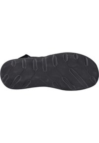 Sole in gomma nera con superficie texture, caratterizzata da modelli di battistrada prominenti per aderenza e stabilità. Design piatto, senza accenti visibili.