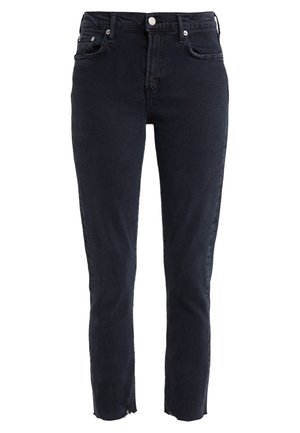 Slim-fit mustat farkut viidellä taskulla, edessä napitus ja risat helmassa.