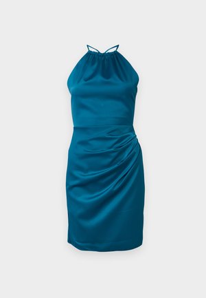 Teal halterneck-kjole i glatt stoff med drapert sideløsning og samlet halslinning, tettsittende silhuett og knelengde.