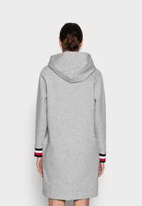 Tommy Hilfiger INTERLOCK HOODIE SHORT DRESS - Vestido de dia - light grey heather