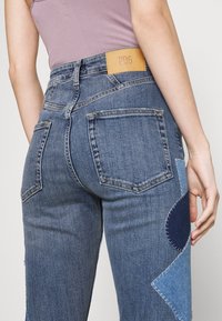 BDG Urban Outfitters Flared-farkut - blue denim
