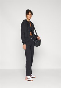 ONLY Play ONPPENNY LIFE HOOD SHORT BRUSH - Jaka ar rāvējslēdzēju - black/silver