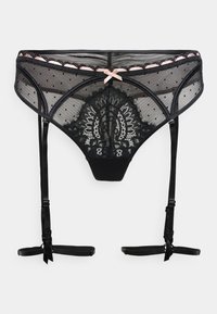 String noir en dentelle avec tulle transparent, motif à pois et détail en dentelle florale. Comprend des bretelles réglables et un accent de ruban rose.