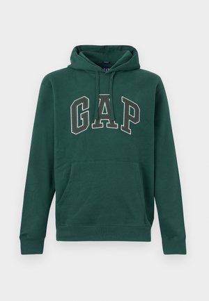 Felpa con cappuccio verde scuro con tasca frontale a sacco, cappuccio con coulisse regolabile e grande logo "GAP" in lettere audaci contornate sul petto.