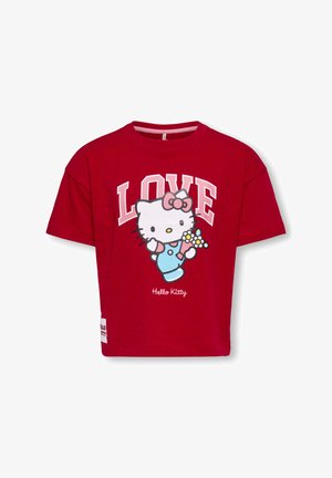 Maglietta di cotone rossa con grafica Hello Kitty in blu e rosa, con la scritta "LOVE" in grandi lettere bianche sopra il disegno.