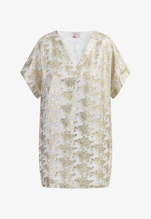 Weißes Oberteil mit V-Ausschnitt, das goldene metallische Blumenmuster aufweist. Kurze Ärmel und lockere Passform. Leichter Stoff.
