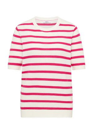 Witte korte-mouw gebreide top met horizontale felroze strepen en een ronde halslijn.