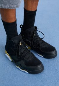 Jordan JORDAN FLIGHT CLUB '91 - Sneaker high - black/metallic gold