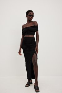 NA-KD - OFF SHOULDER ROUCHED - Basic T-shirt - black Thumbnail Image 1