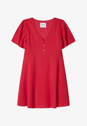 Punane lühikeste varrukatega kleit V-kaelusega, millel on kolm nuppu ees ja tekstuuriga muster üle kogu. Laienev hem.